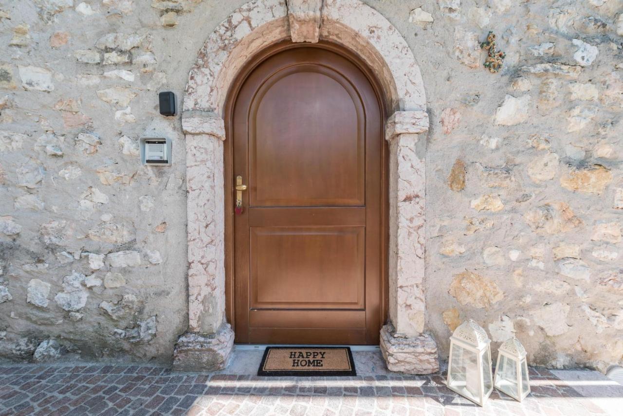 Appartamento Ania Vista Castello Tenno Exterior photo
